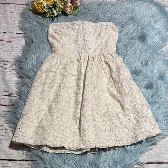 Abercrombie & Fitch Dresses & Skirts - Y2K Abercrombie & Fitch Cream Lace Strapless Mini Dress sz XS